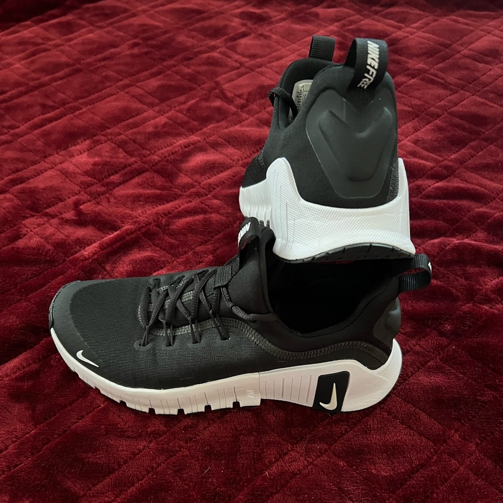 Nike women’s size 6.5 Black and White Metcon 6 Running Shoes